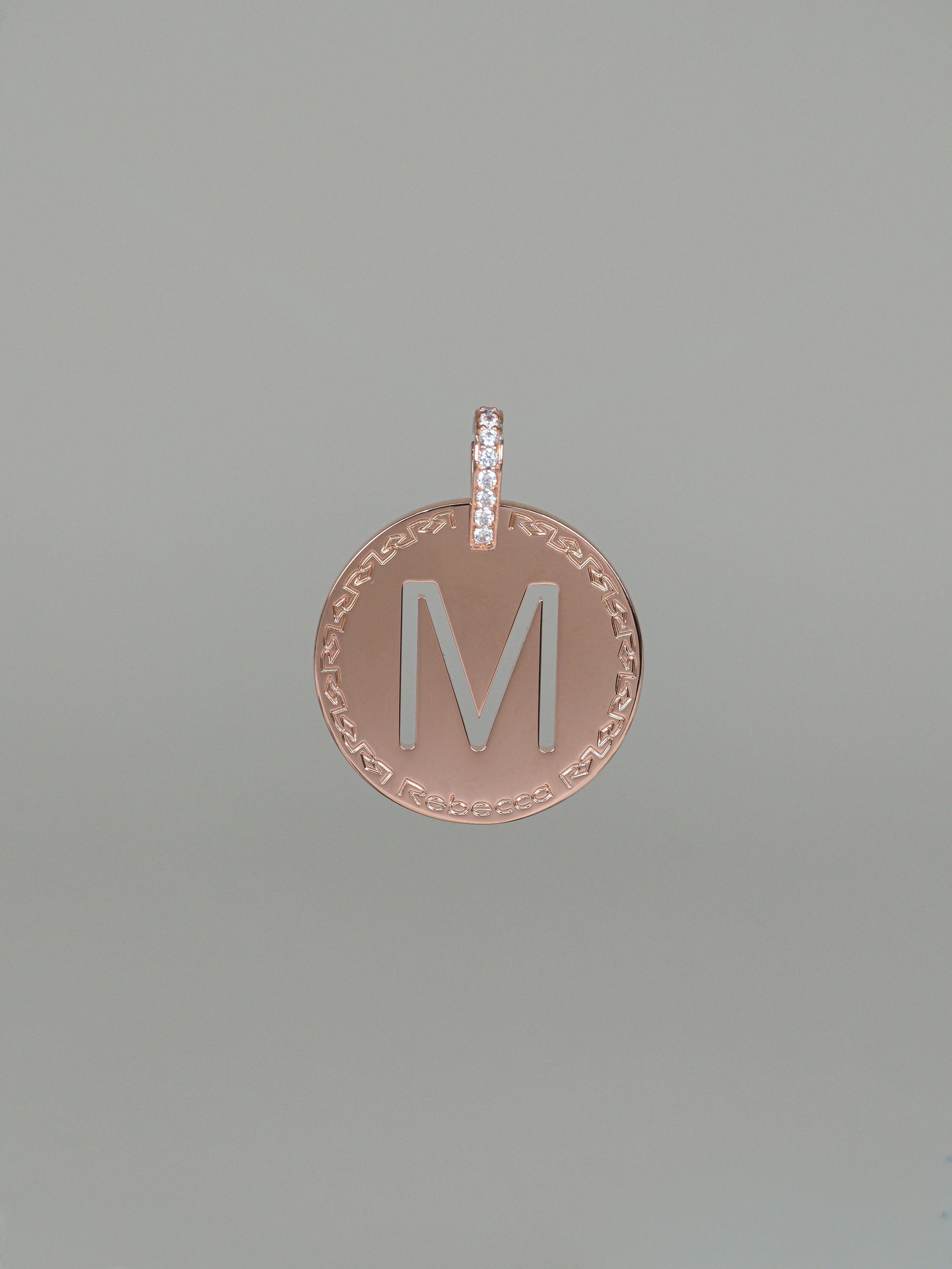 Collana lunga con iniziale grande