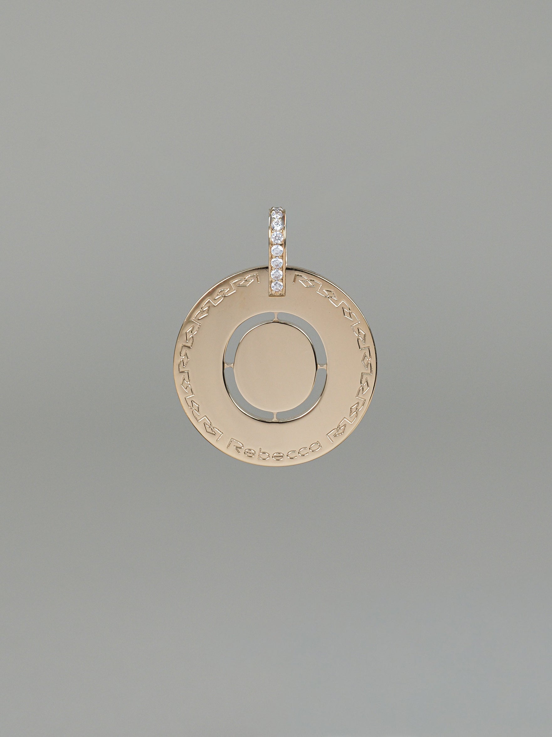 Collana lunga con iniziale grande