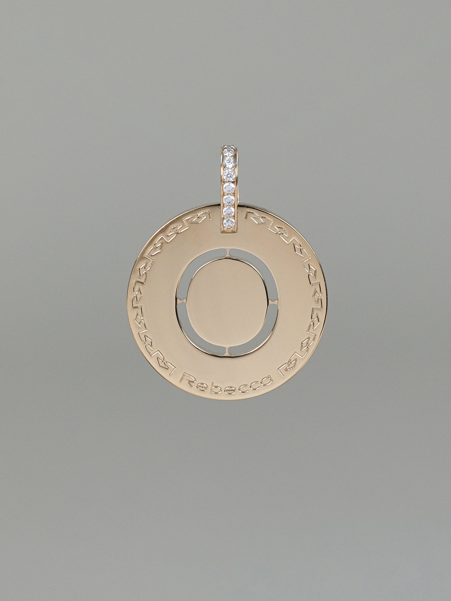 Collana lunga con iniziale grande