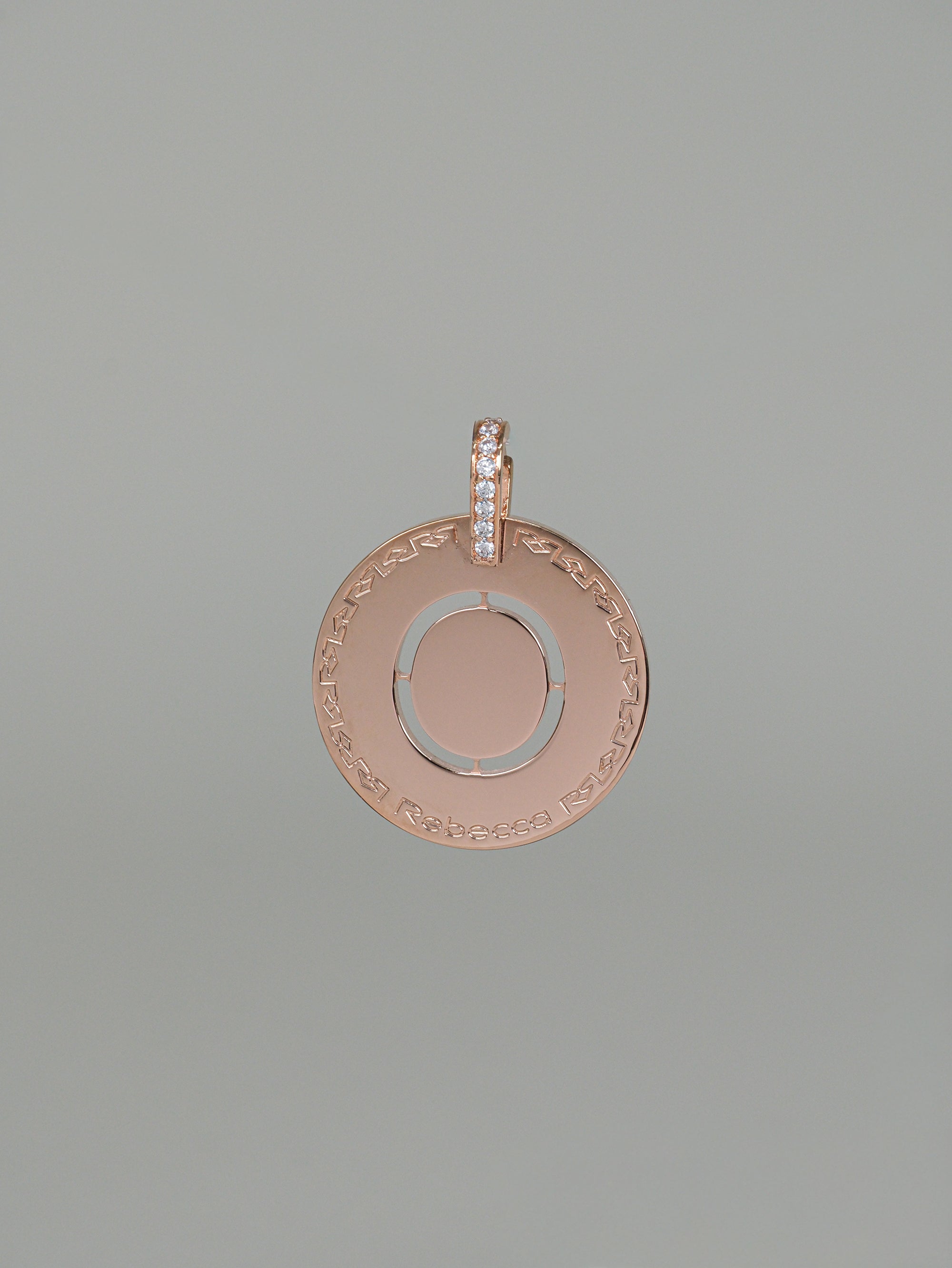 Collana lunga con iniziale grande