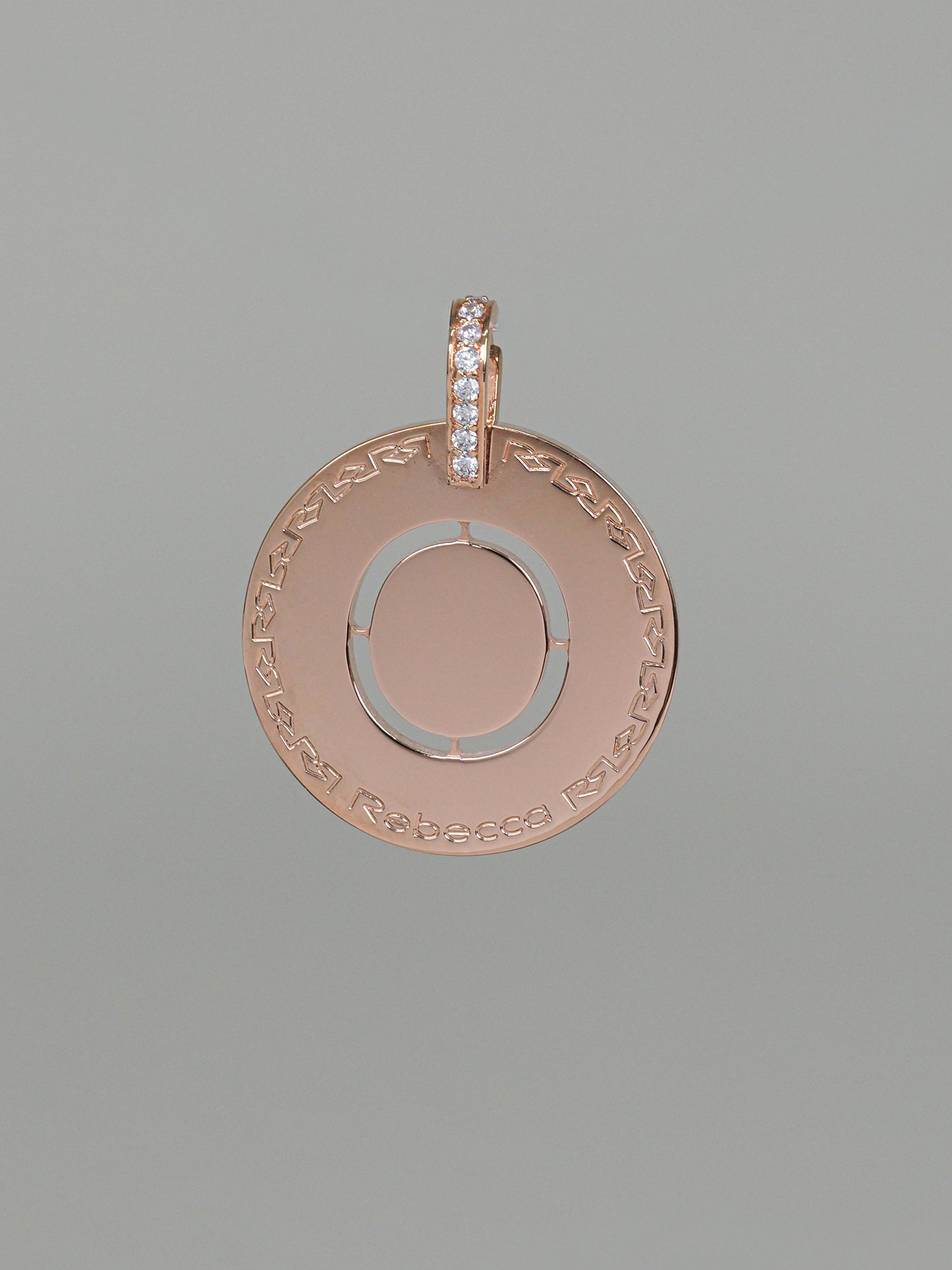 Collana lunga con iniziale grande
