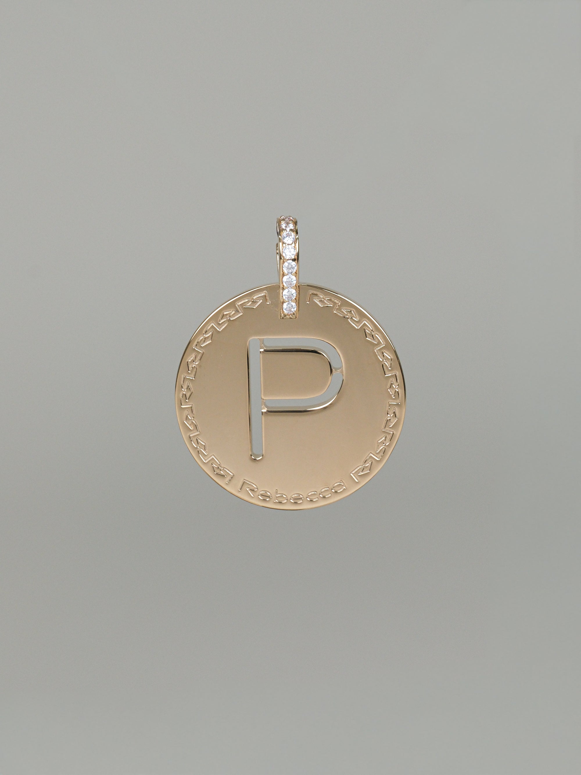 Collana lunga con iniziale grande