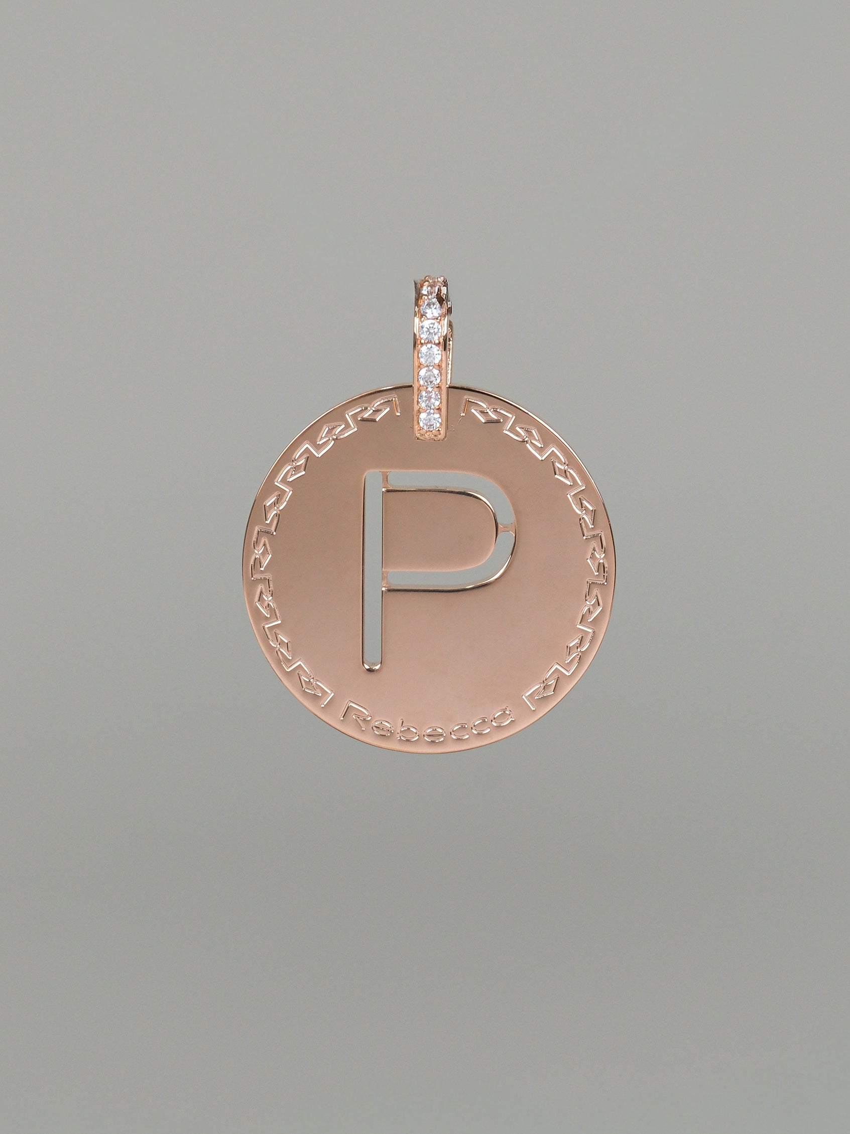 Collana lunga con iniziale grande