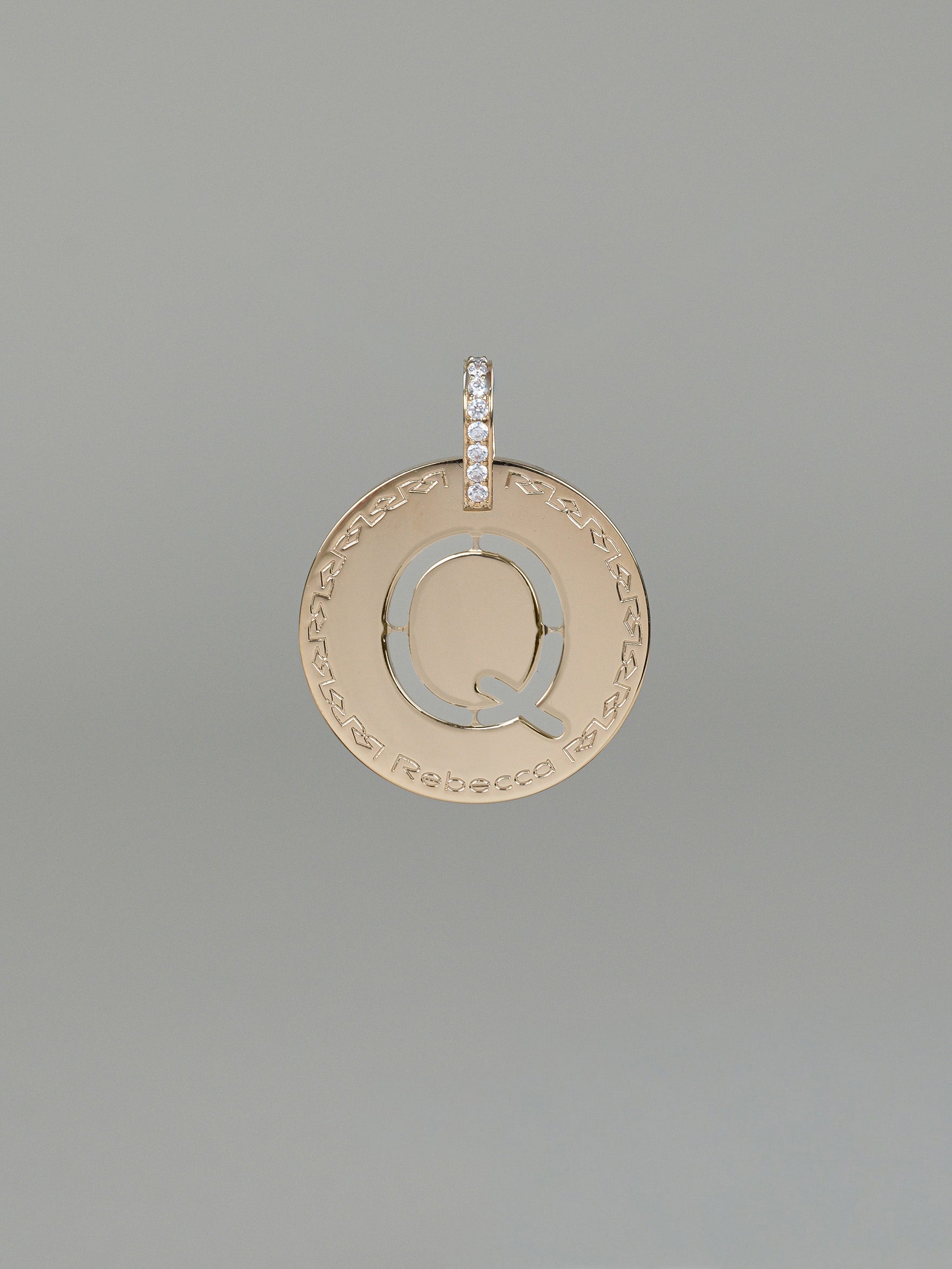 Collana lunga con iniziale grande