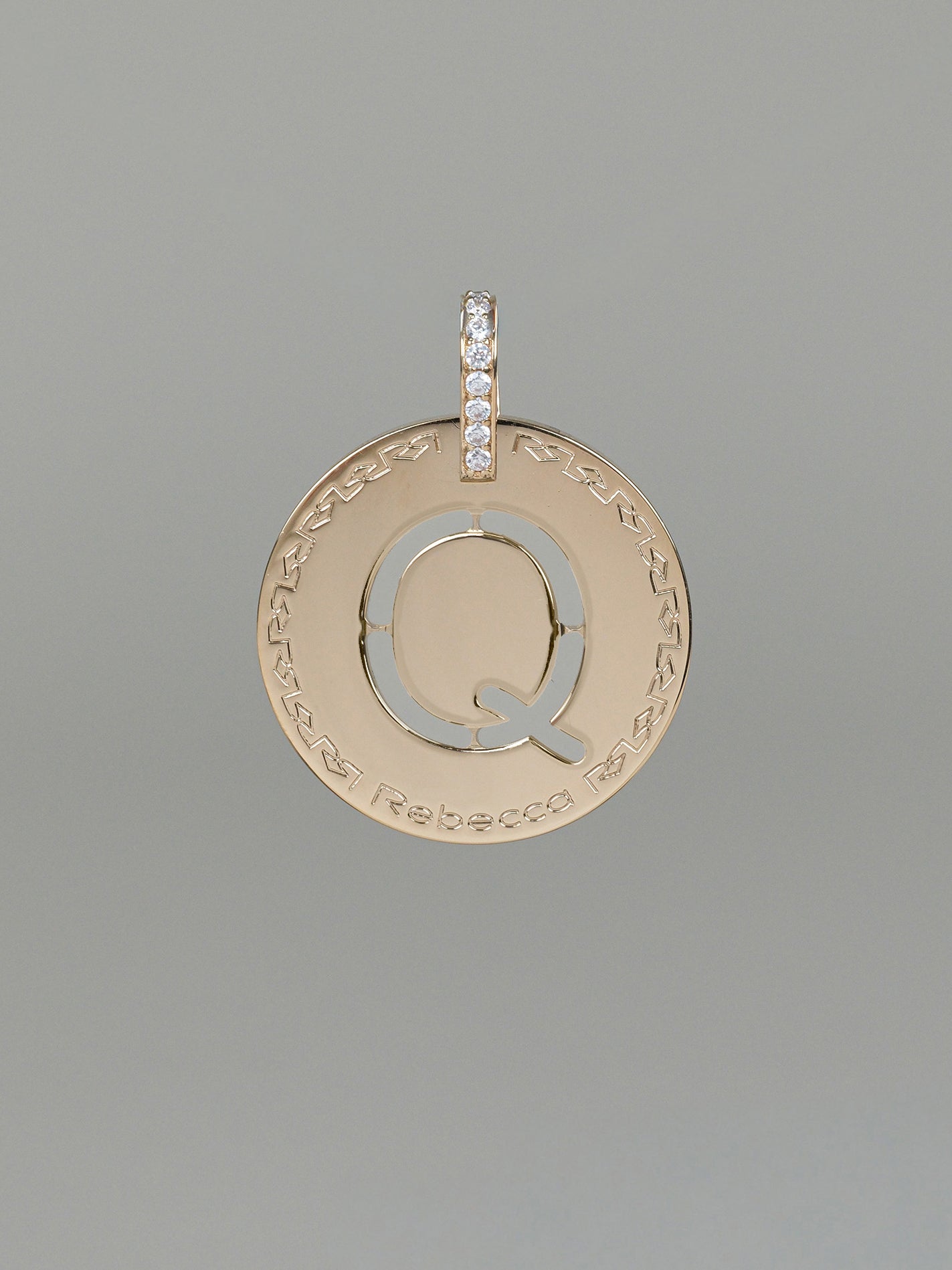 Collana lunga con iniziale grande