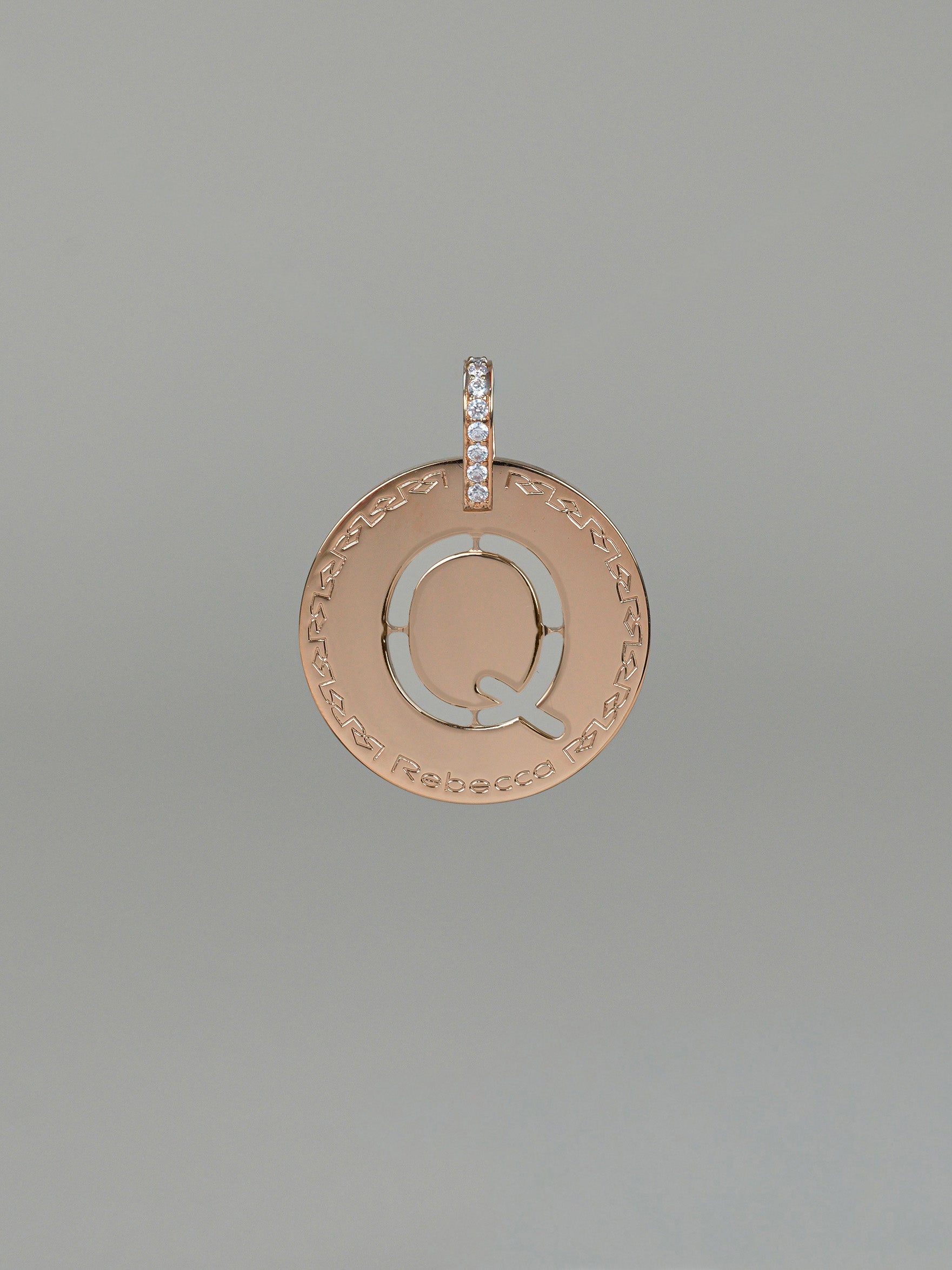 Collana lunga con iniziale grande