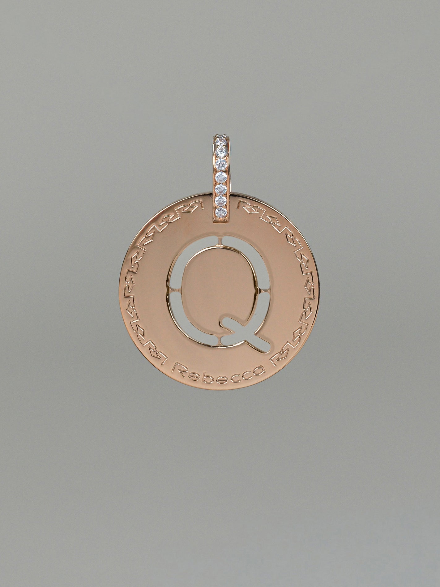 Collana lunga con iniziale grande