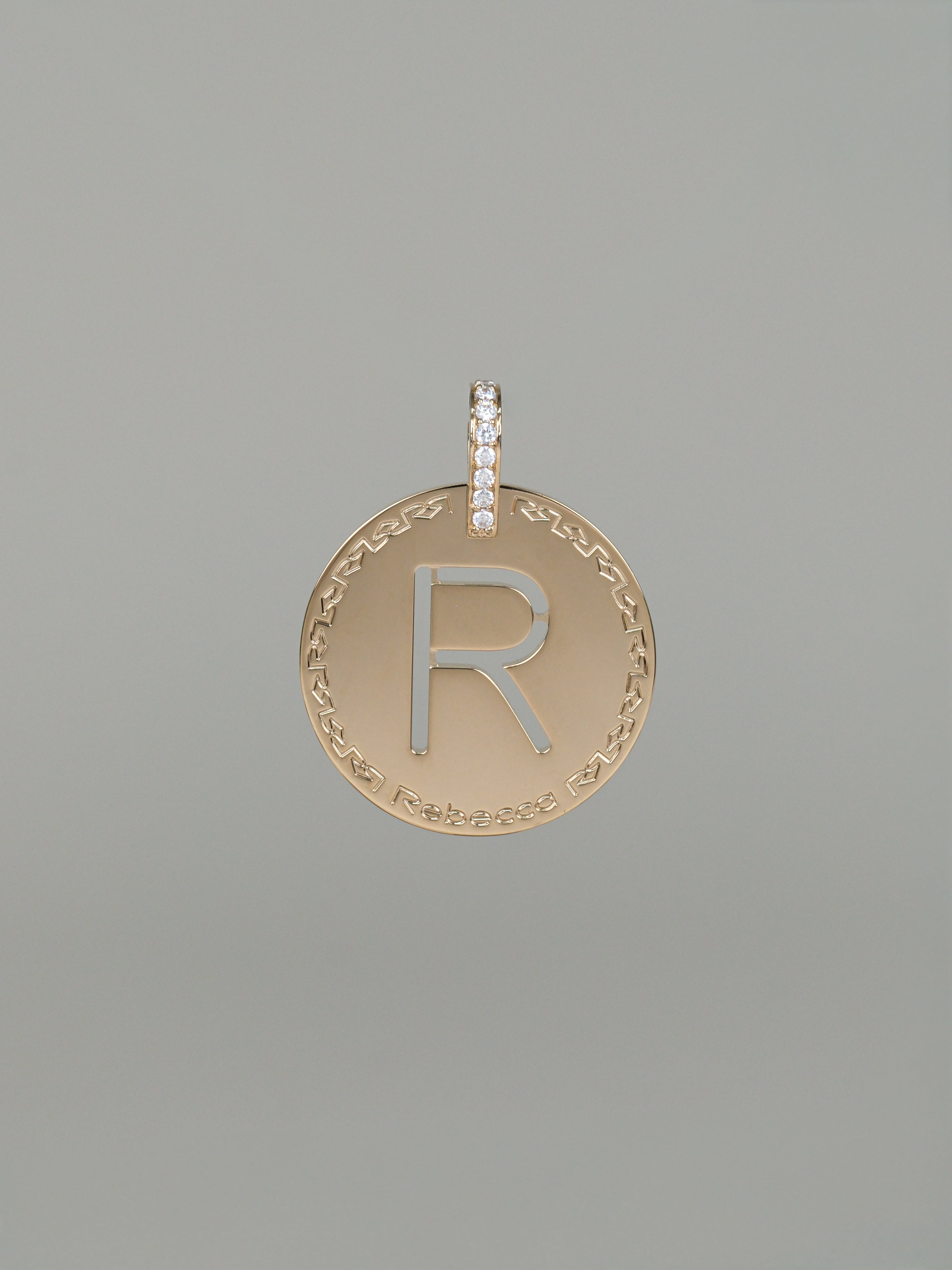 Collana lunga con iniziale grande