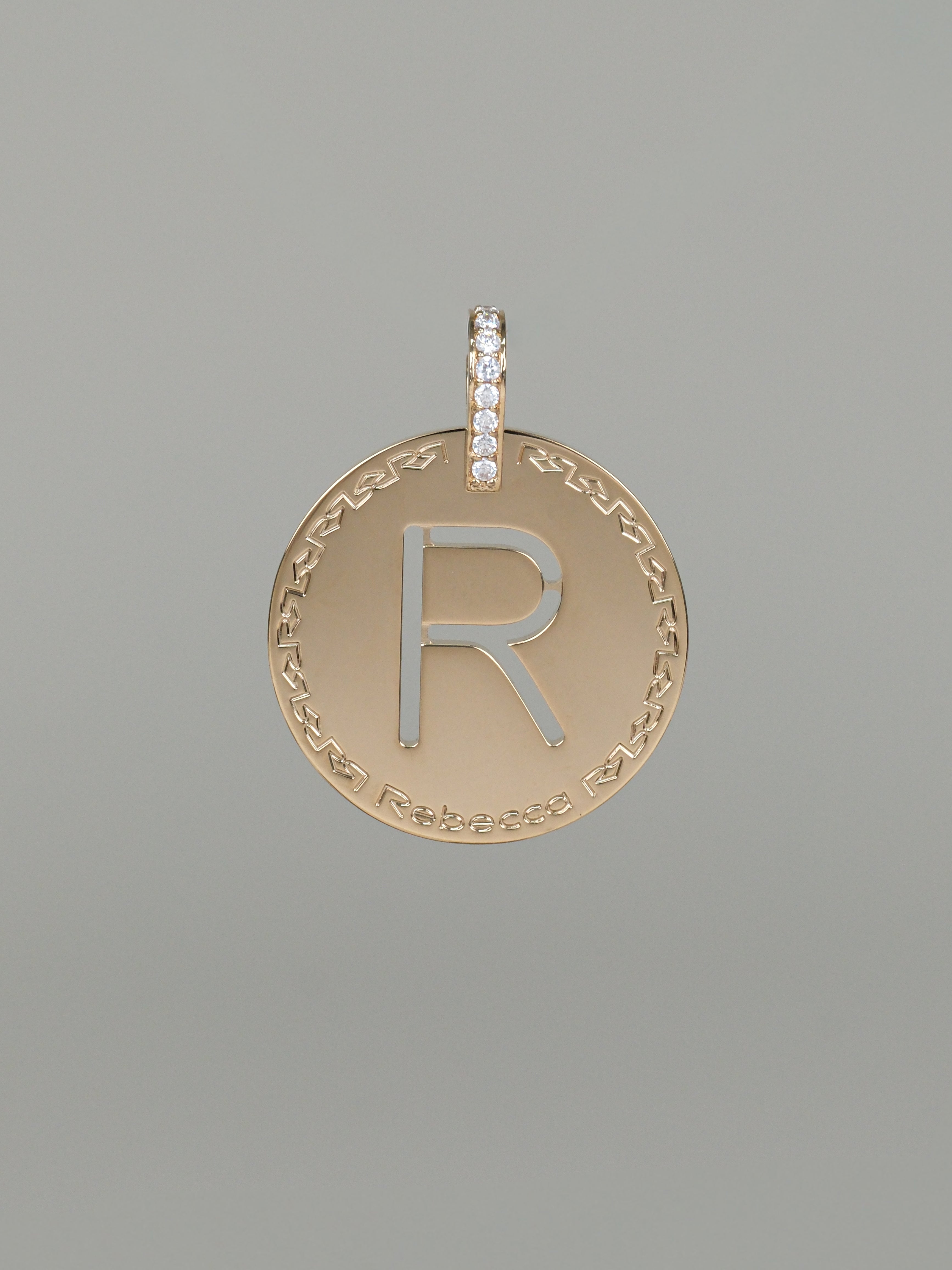 Collana lunga con iniziale grande