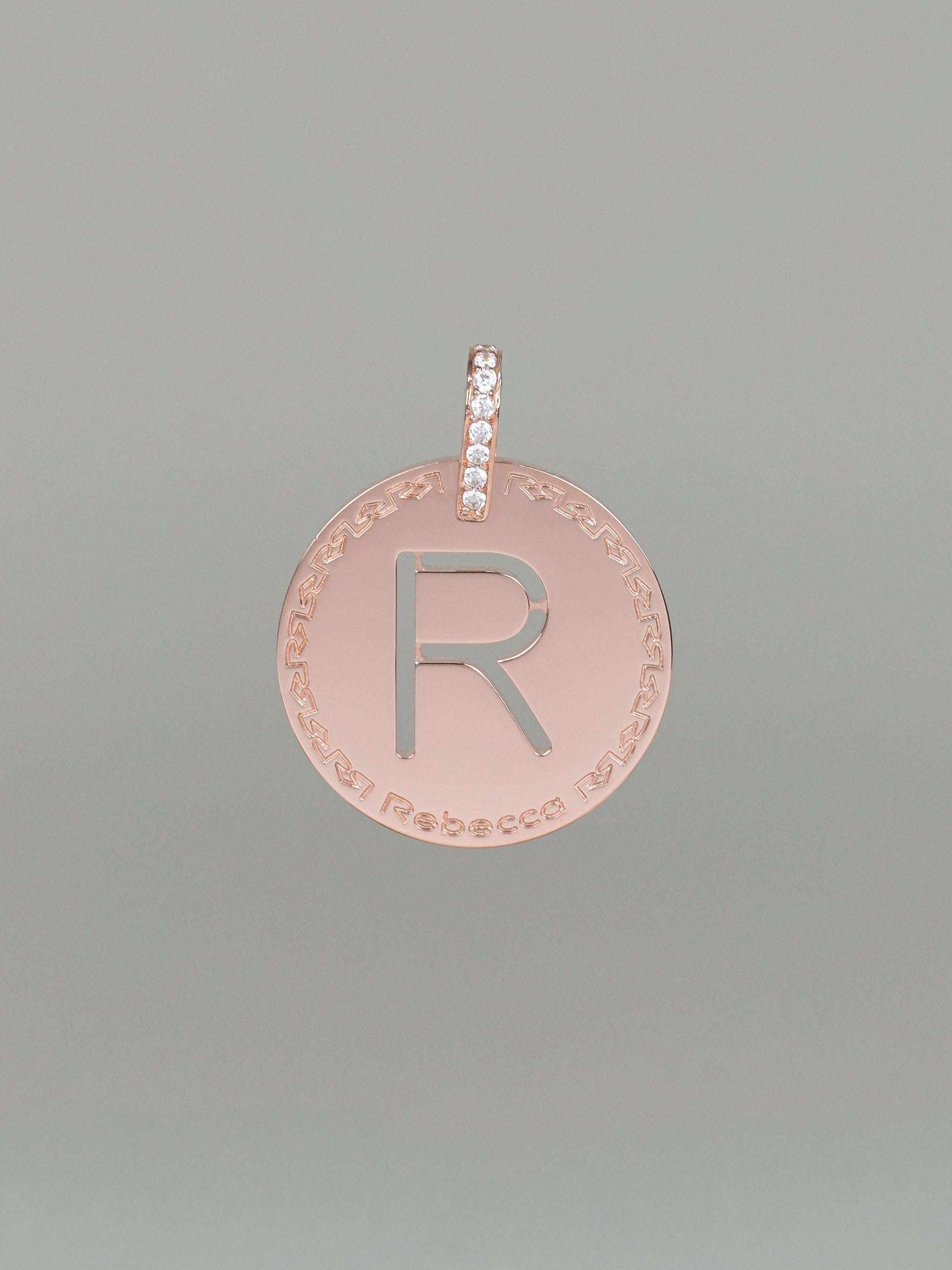 Collana lunga con iniziale grande