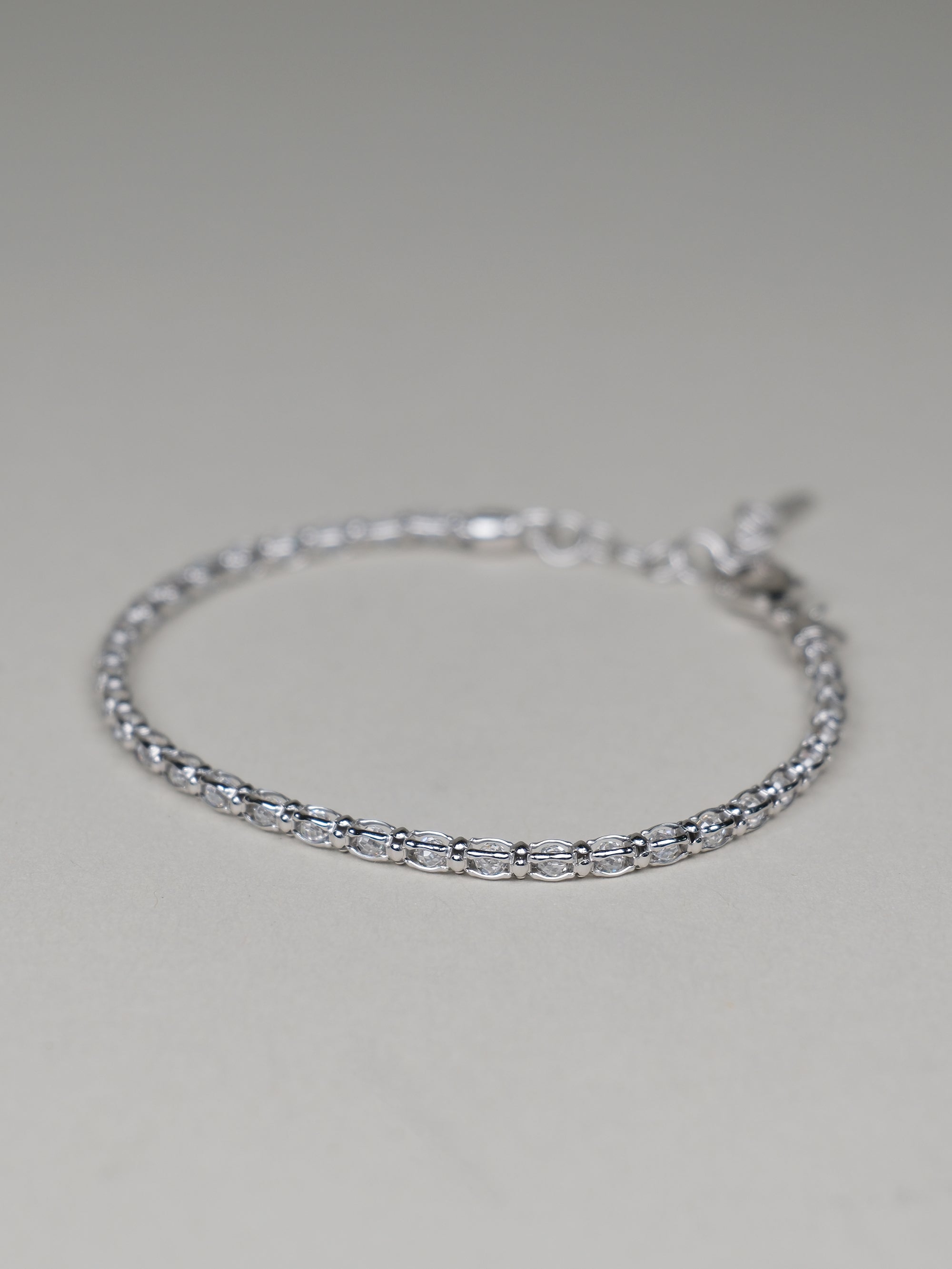 Bracciale con zirconi bianchi