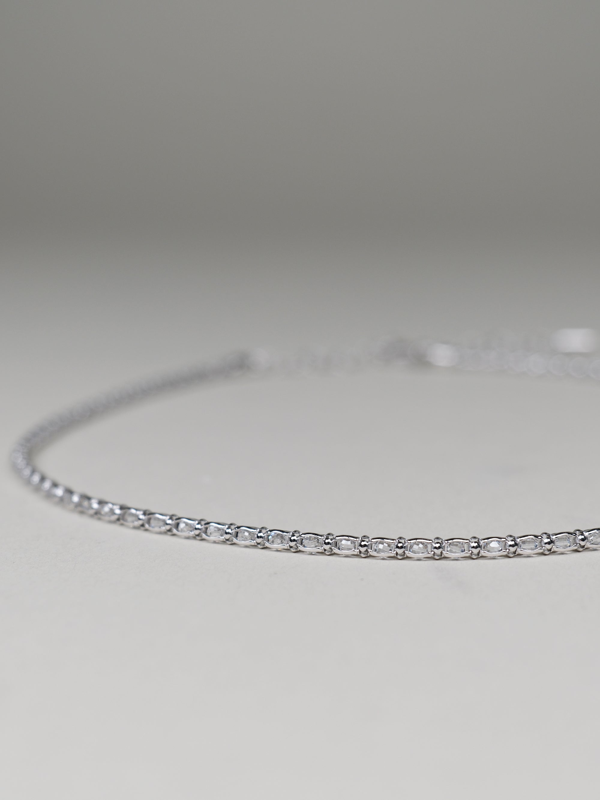 Collana con zirconi bianchi