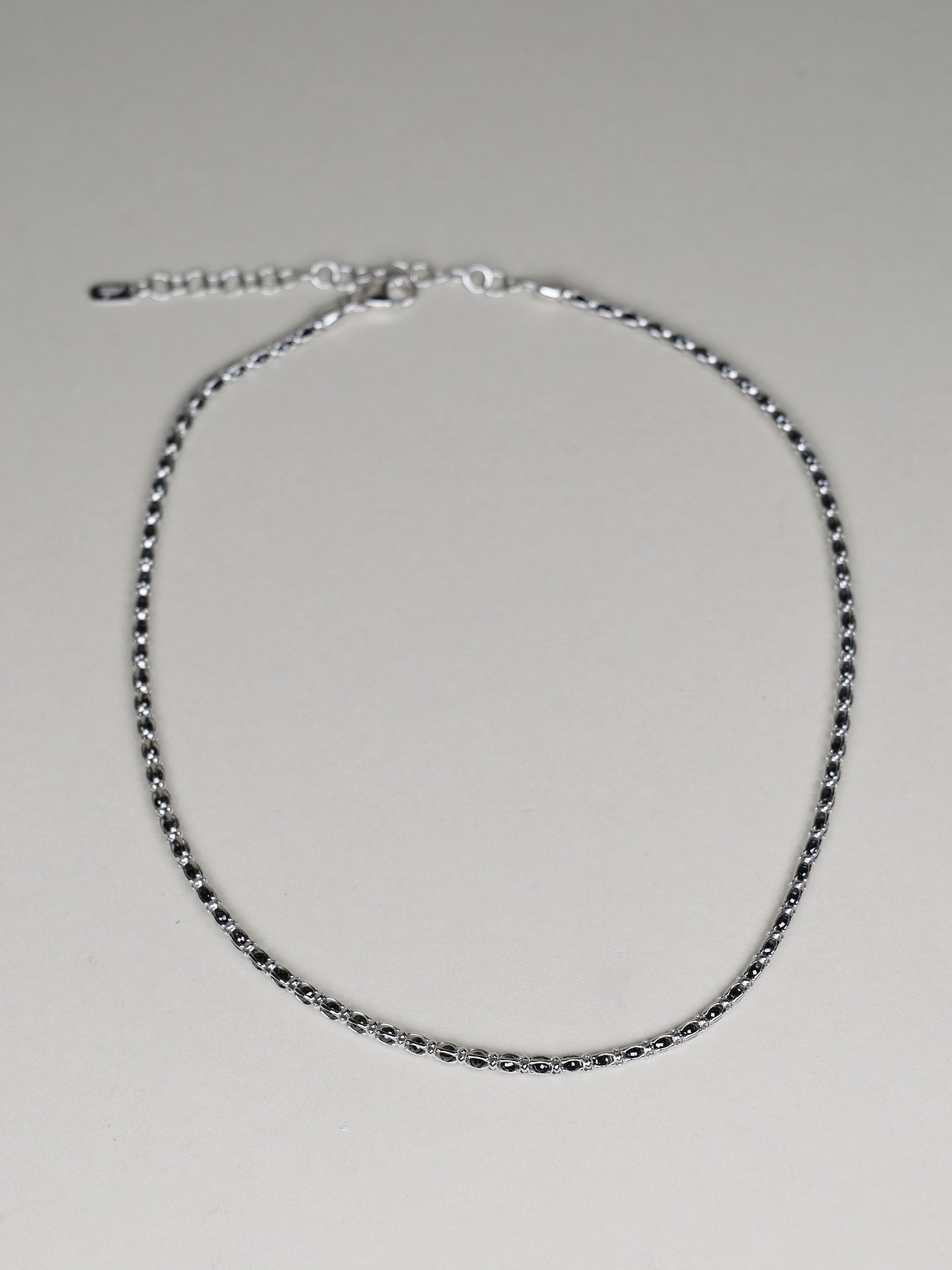 Collana con zirconi neri