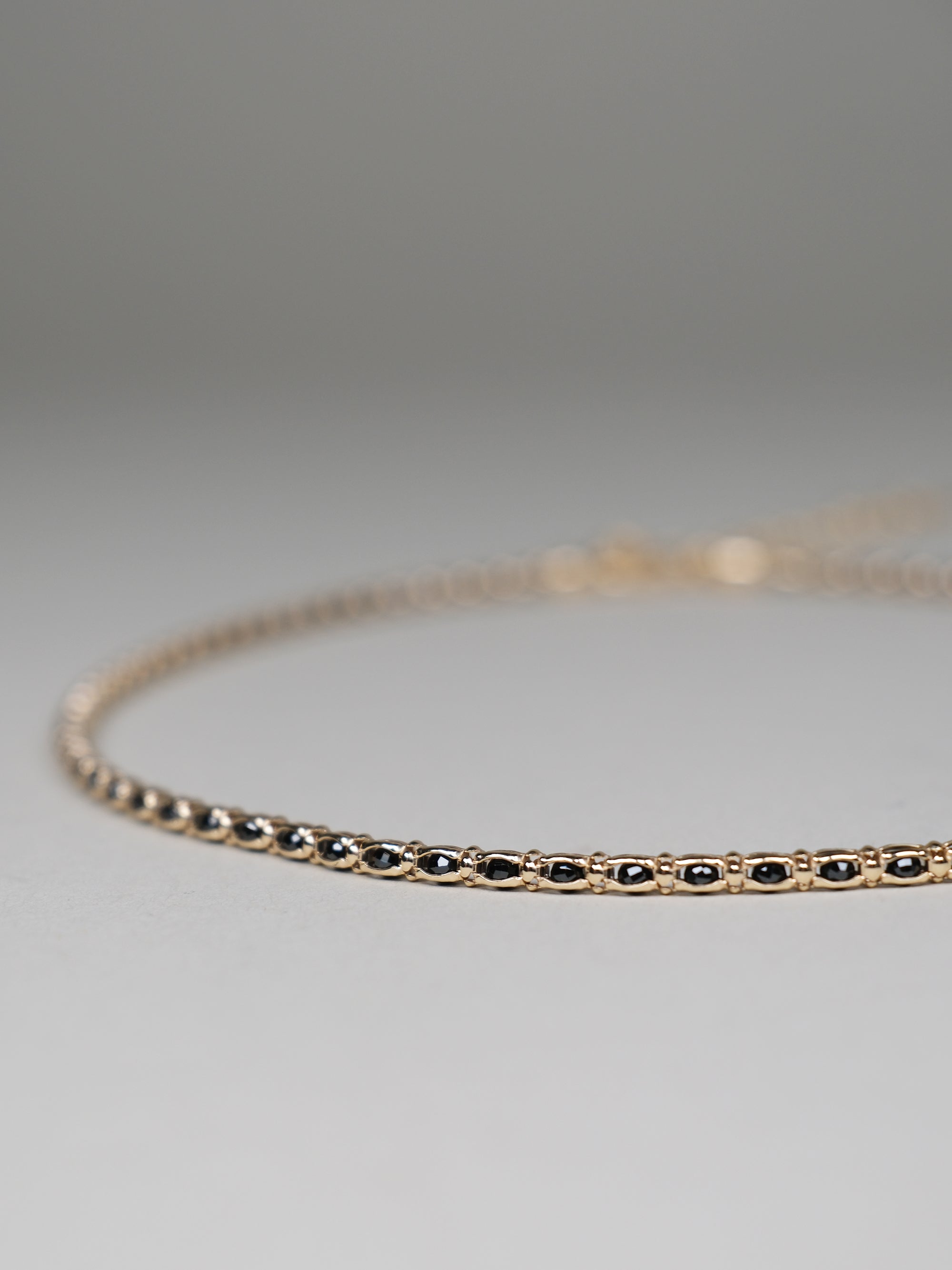 Collana con zirconi neri