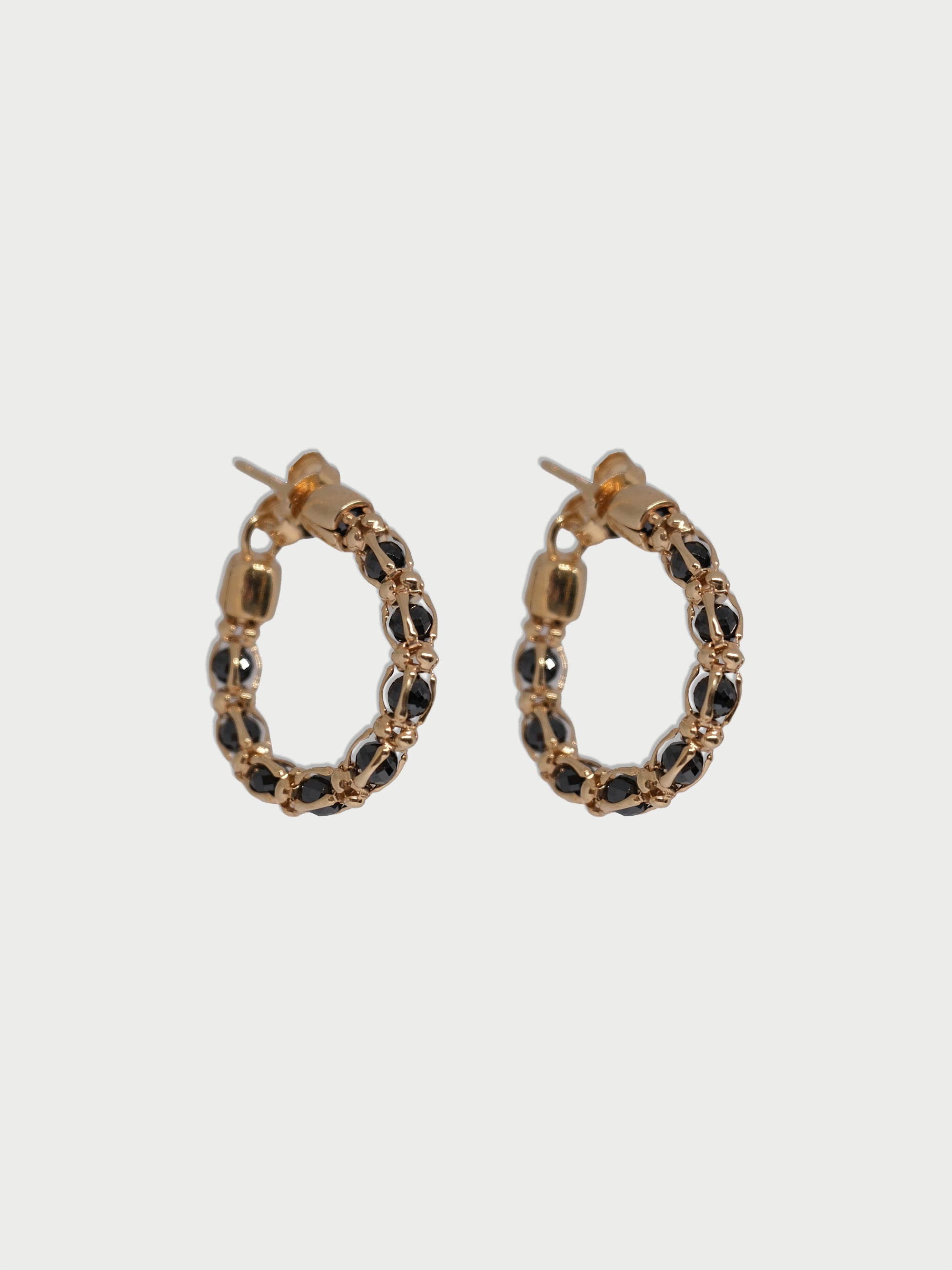 Orecchini cerchio con zirconi neri