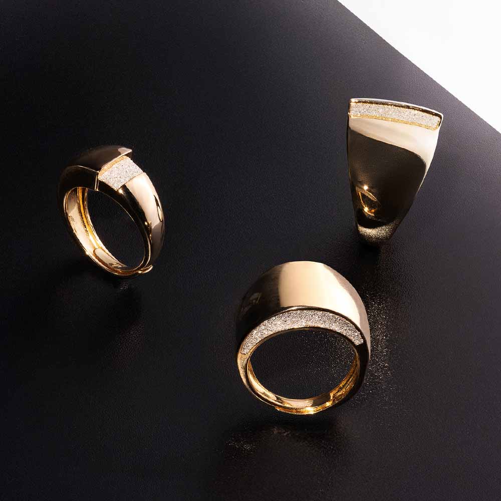 Anello fessura e polvere di diamanti