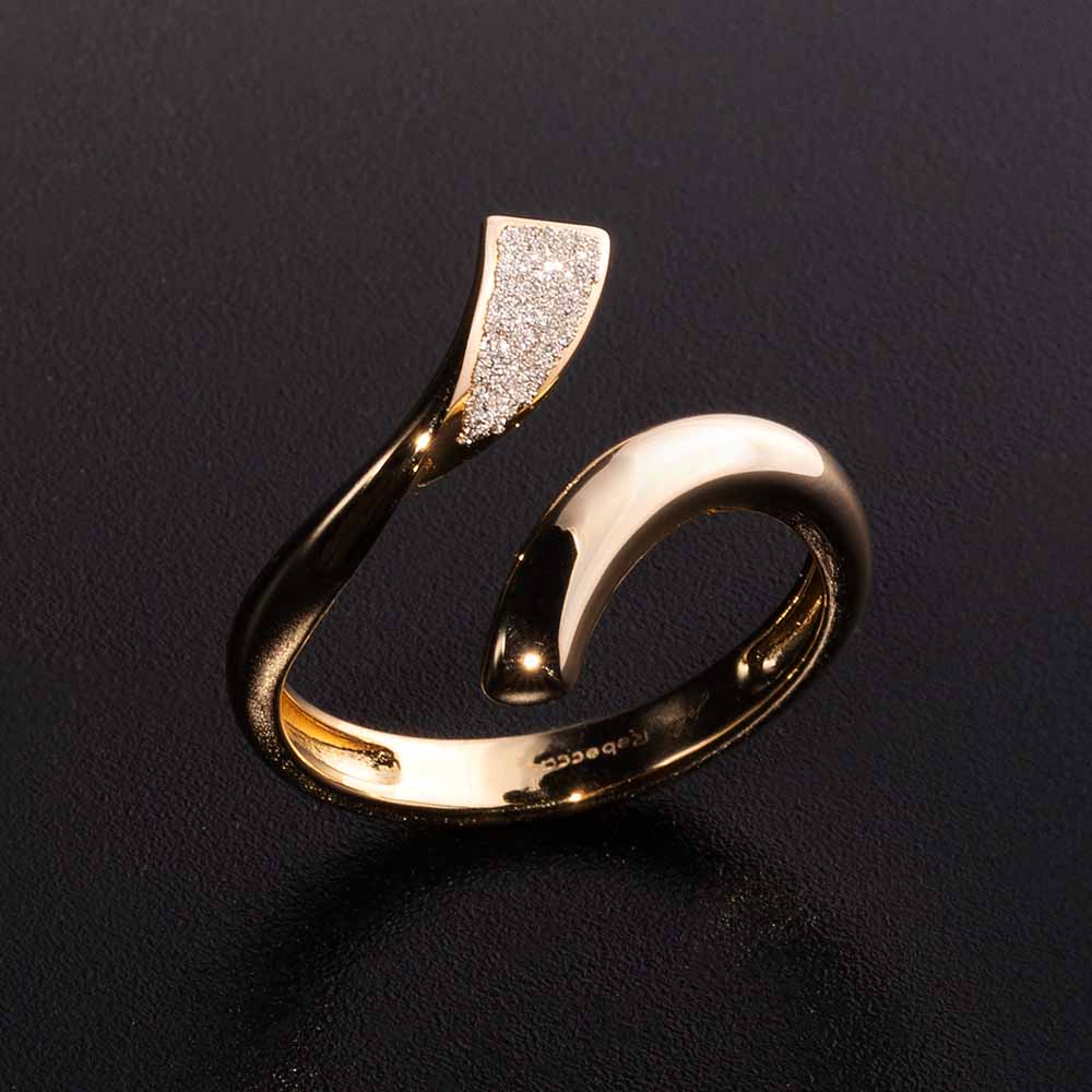 Anello nastro con polvere di diamanti