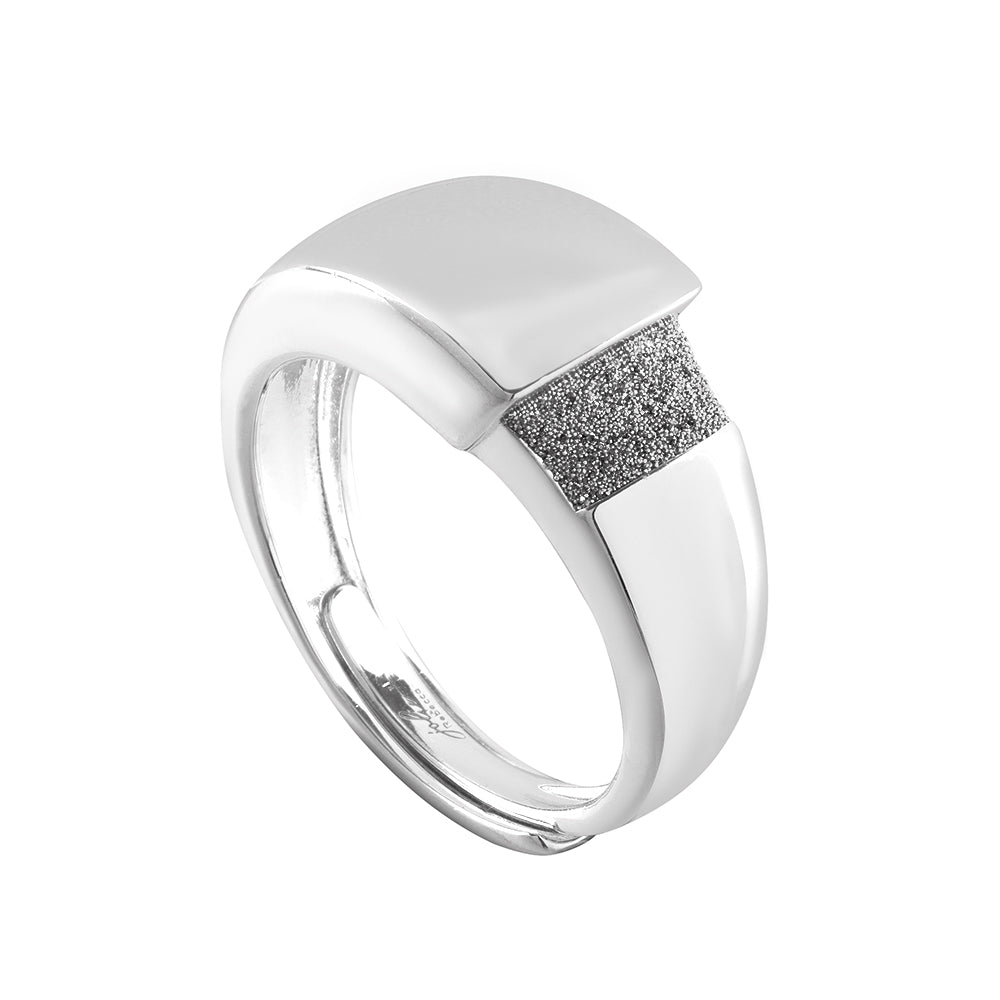 Anello fessura e polvere di diamanti