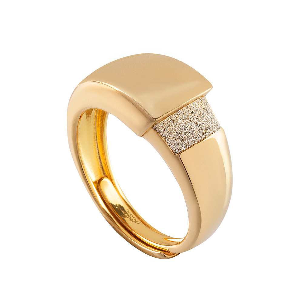 Anello fessura e polvere di diamanti