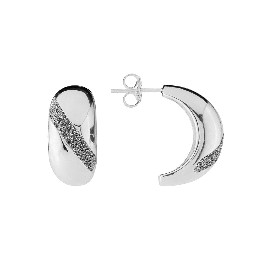 Orecchini con taglio laterale in polvere di diamanti