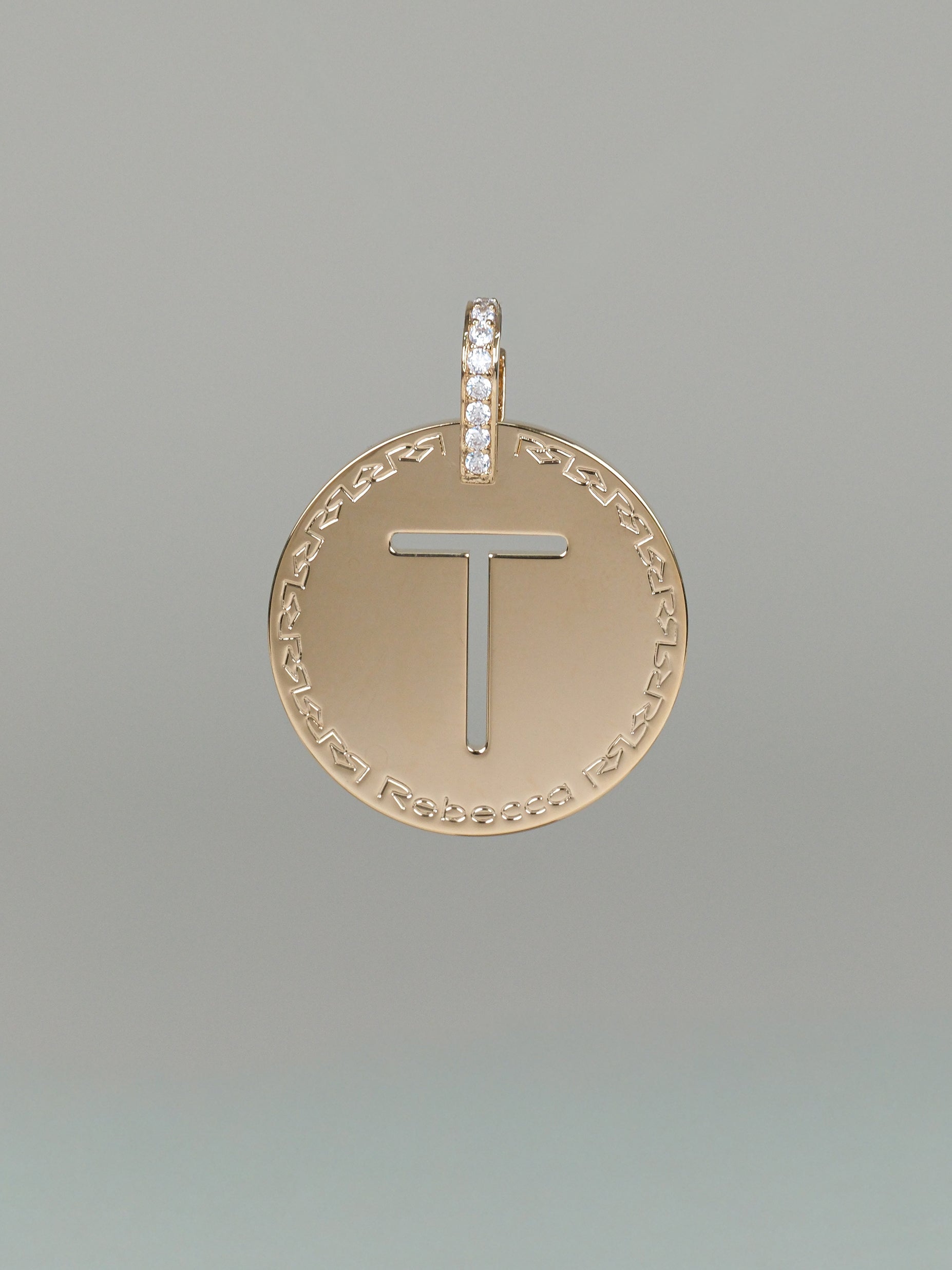 Collana lunga con iniziale grande