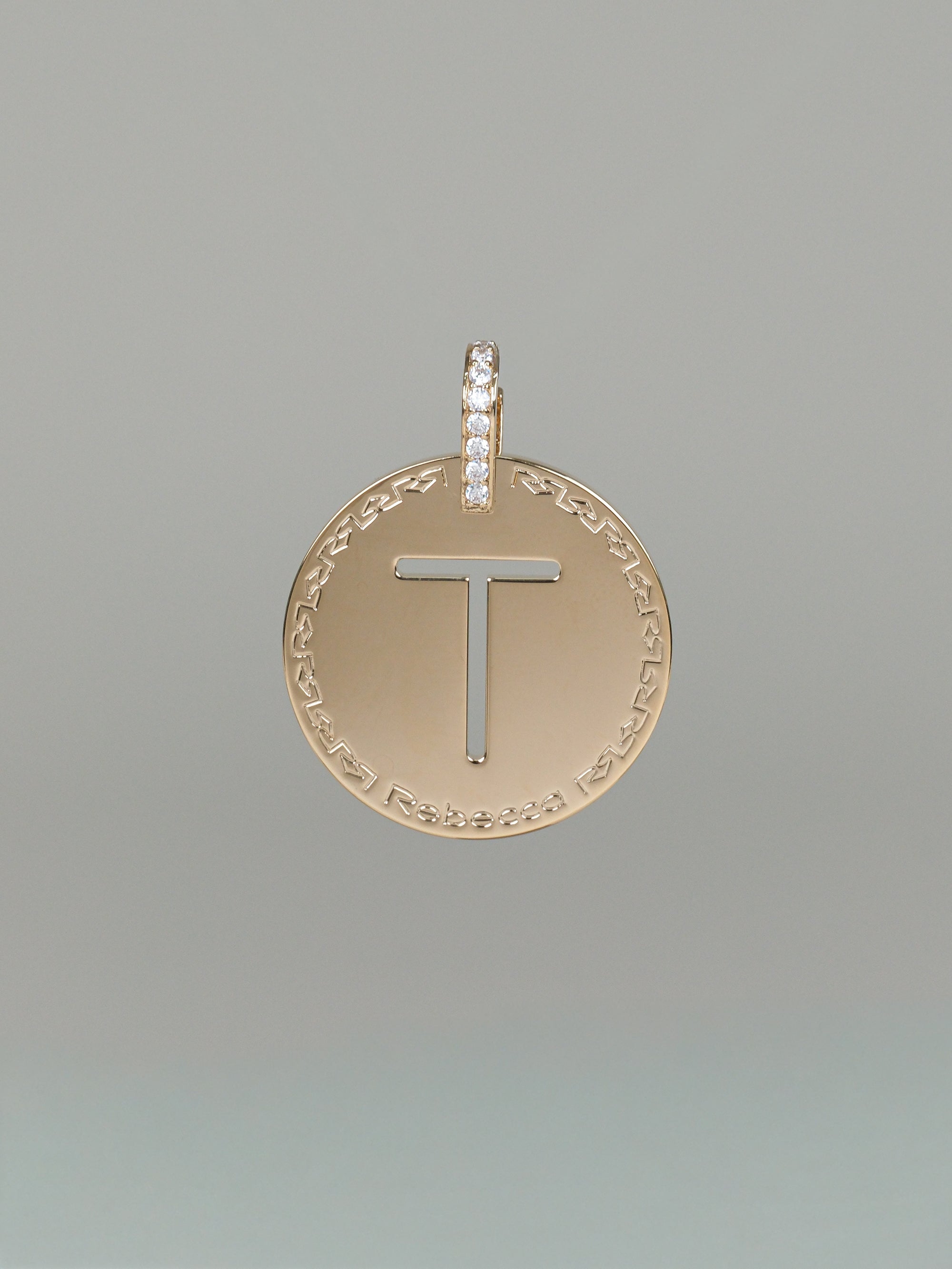 Collana lunga con iniziale grande