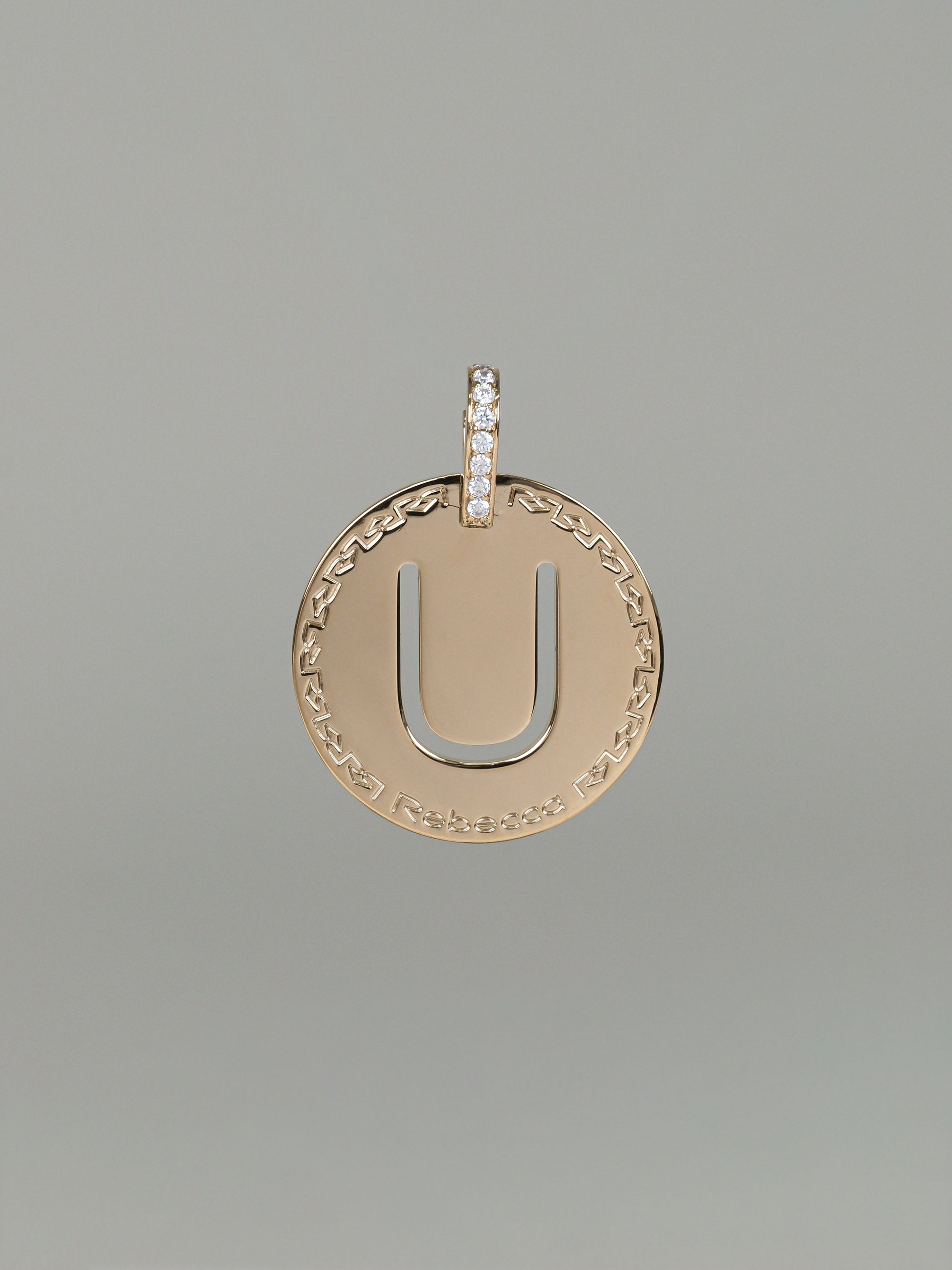 Collana lunga con iniziale grande