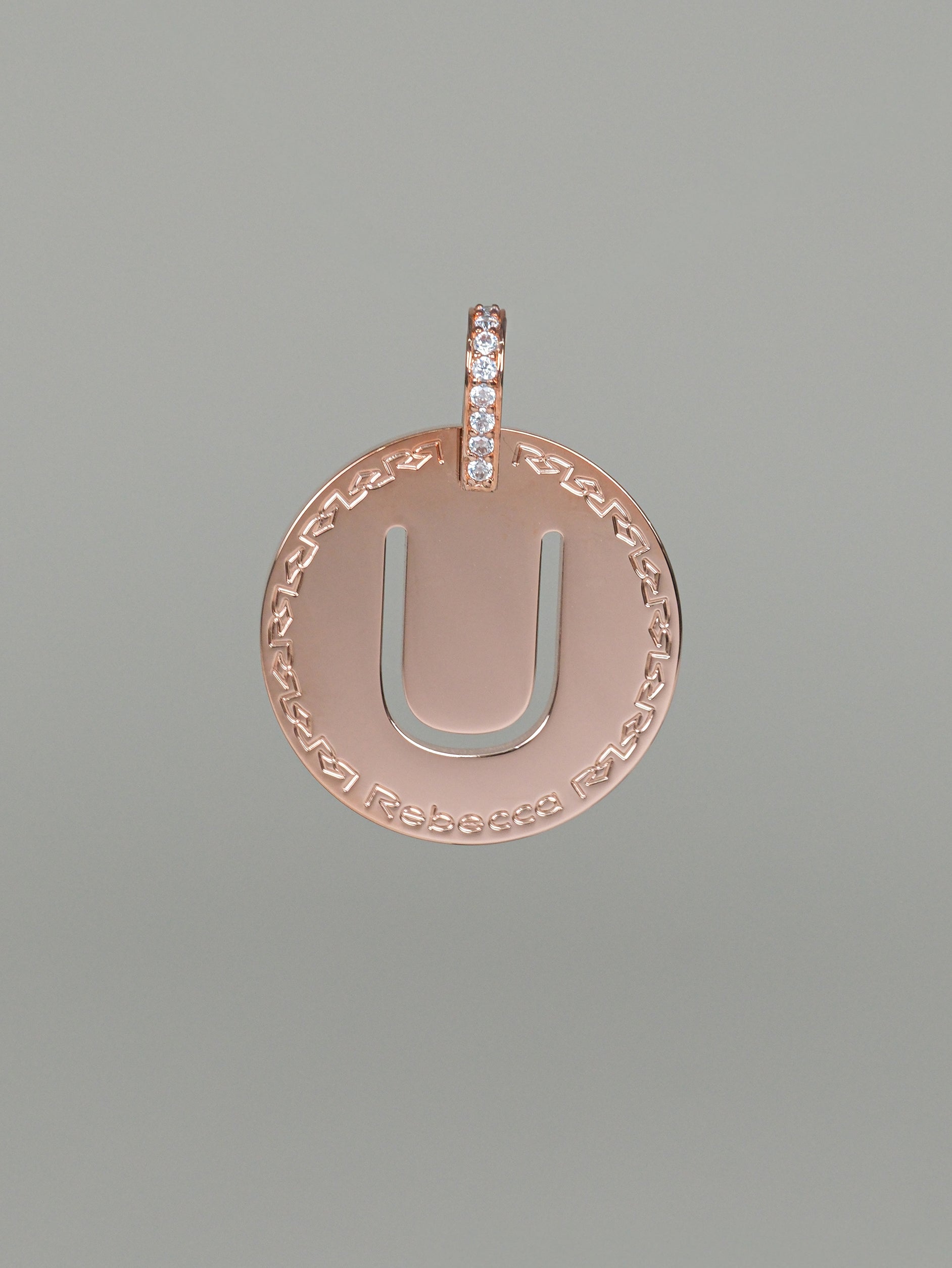 Collana lunga con iniziale grande