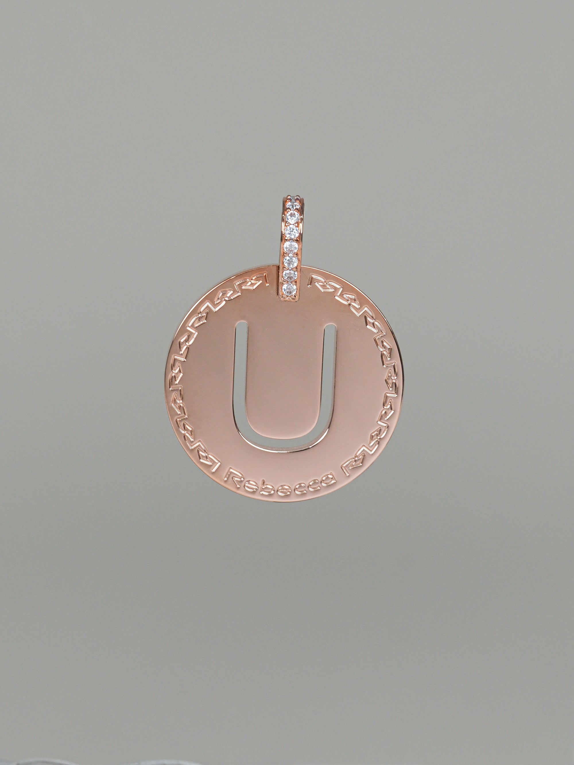 Collana lunga con iniziale grande