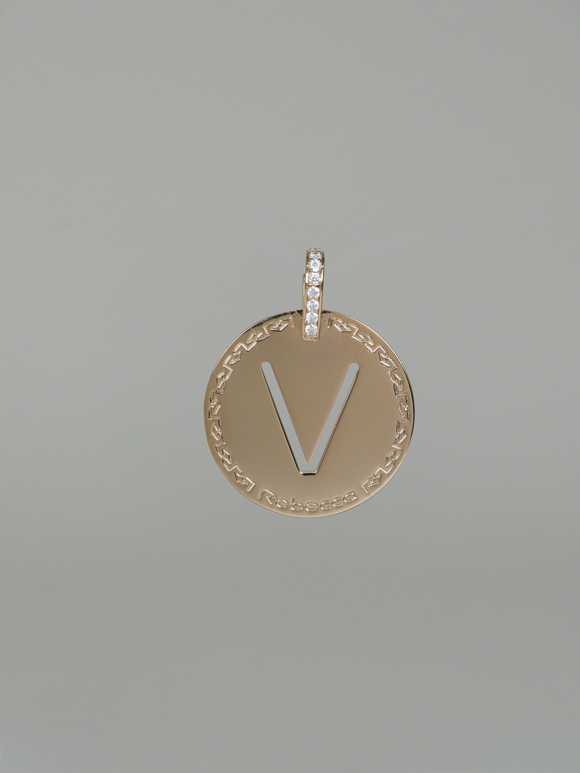 Collana lunga con iniziale grande