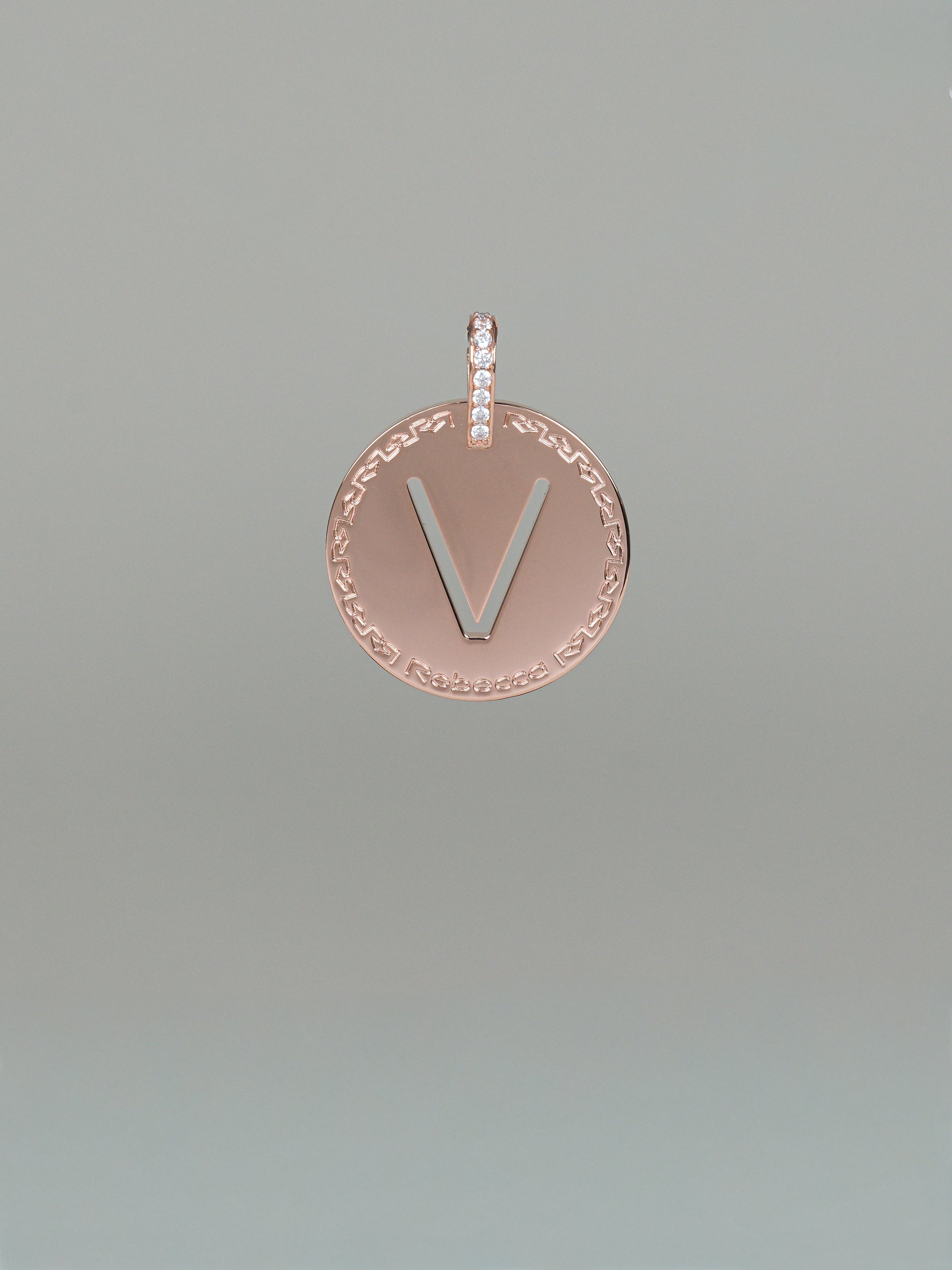 Collana lunga con iniziale grande