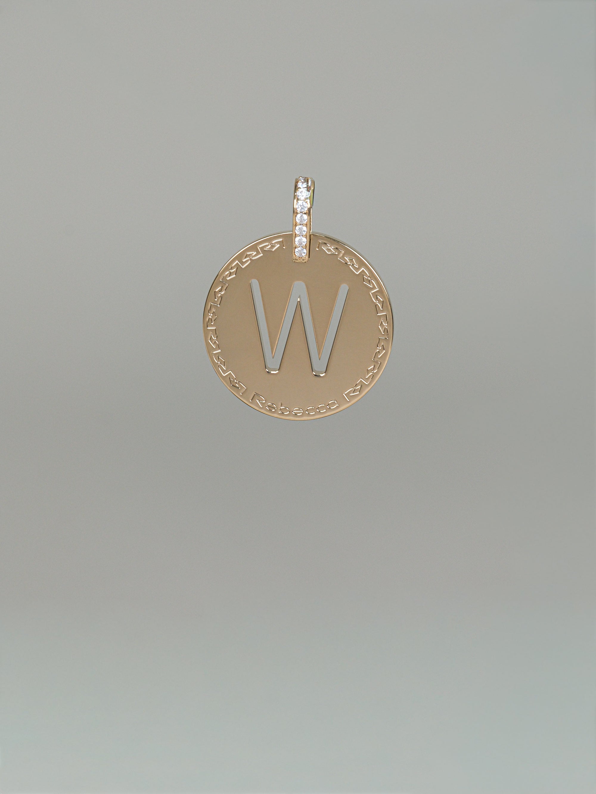 Collana lunga con iniziale grande