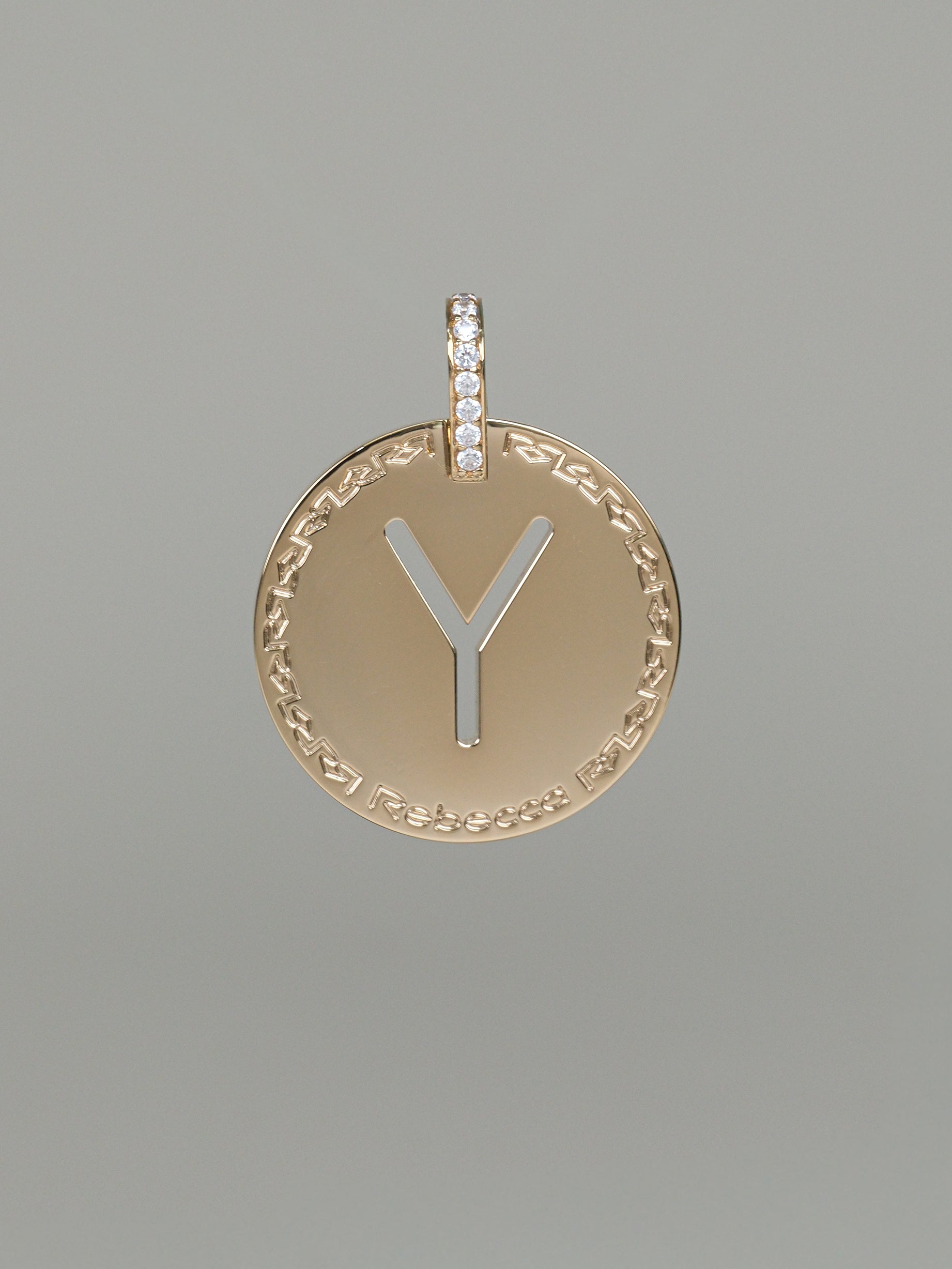 Collana lunga con iniziale grande
