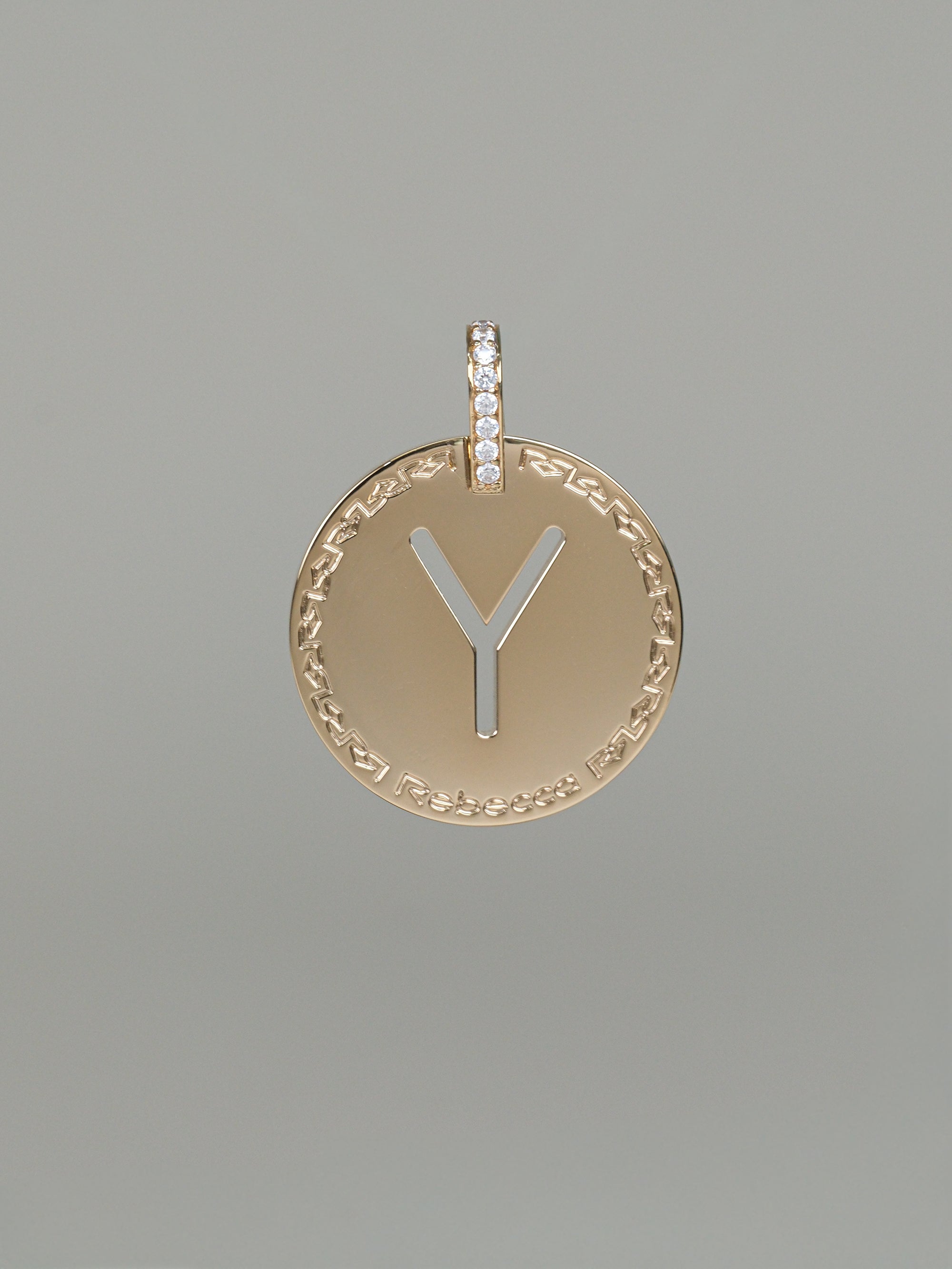 Collana lunga con iniziale grande