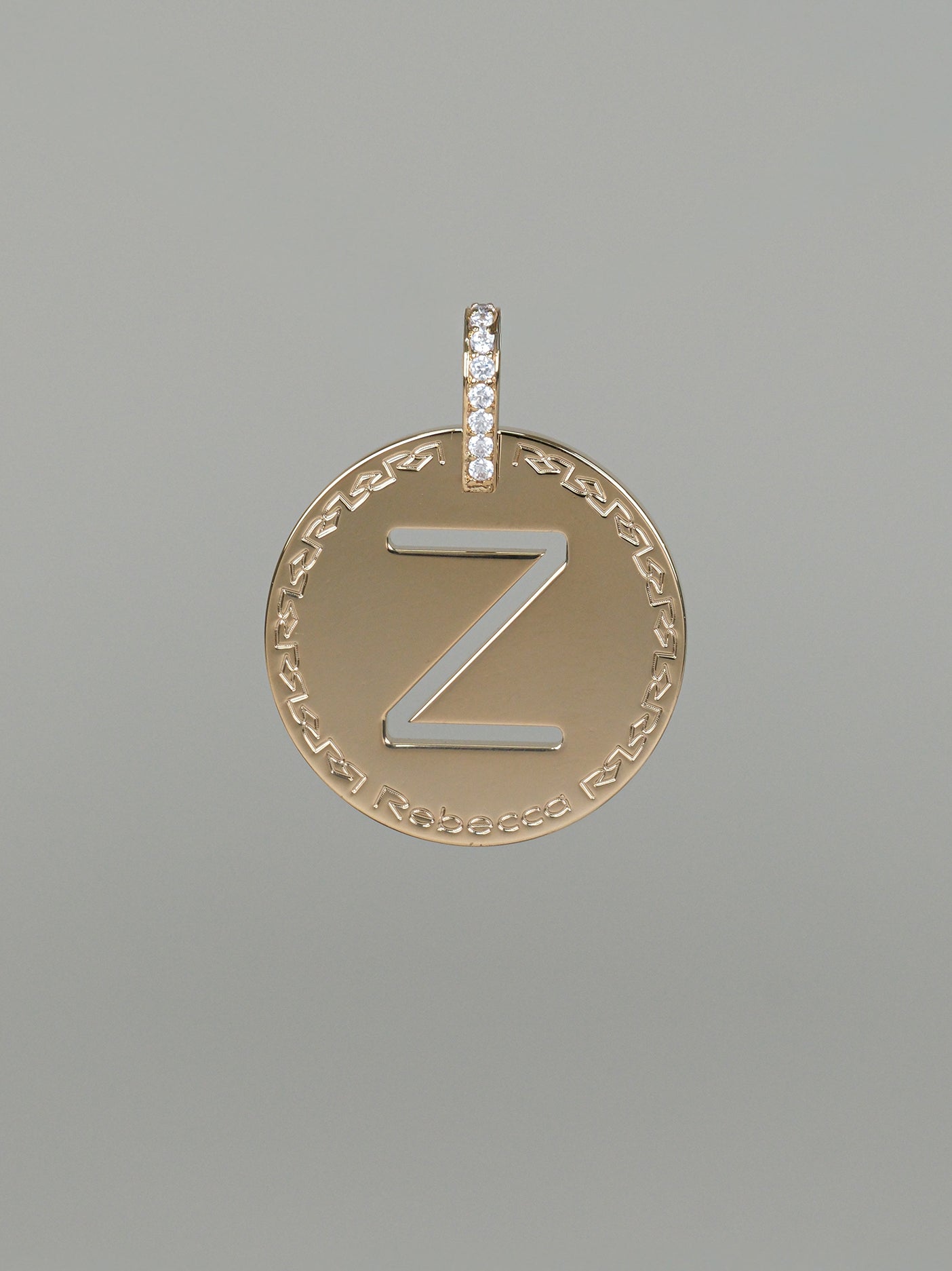 Collana lunga con iniziale grande