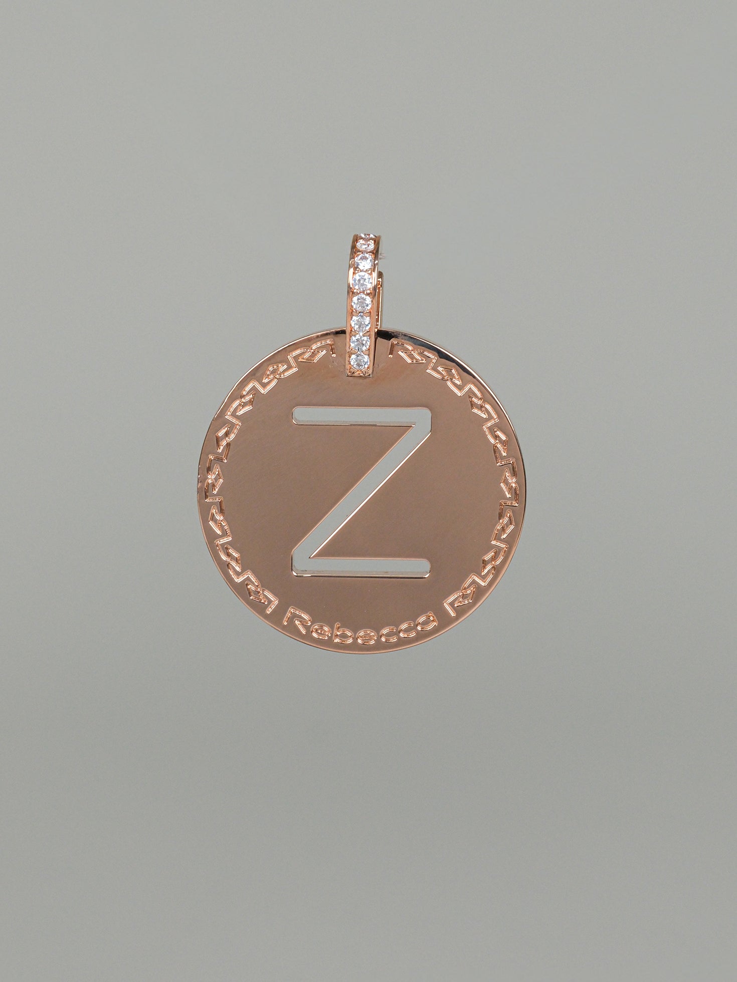 Collana lunga con iniziale grande