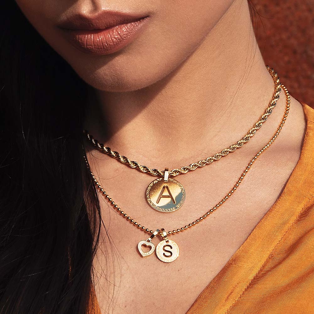 Collana corda con iniziale gialla media