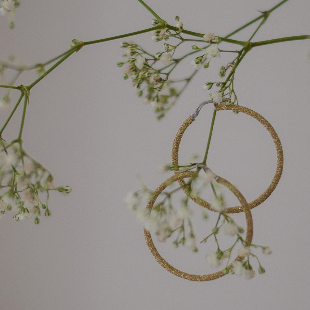 Orecchini Jolie a cerchio con microdiamanti